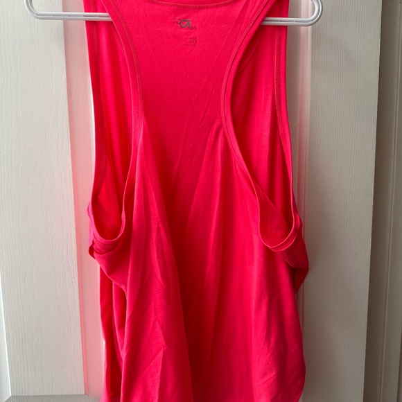 GapFit Women’s Tank - Picture 2 of 3